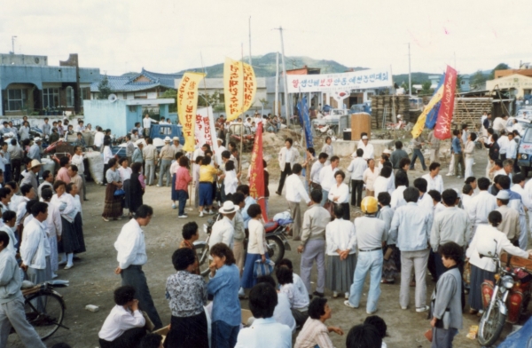 1988.9.28. 쌀 생산비 보장 안동예천농민대회. 풍산장터에서 열렸다. ⓒ안동가톨릭농민회